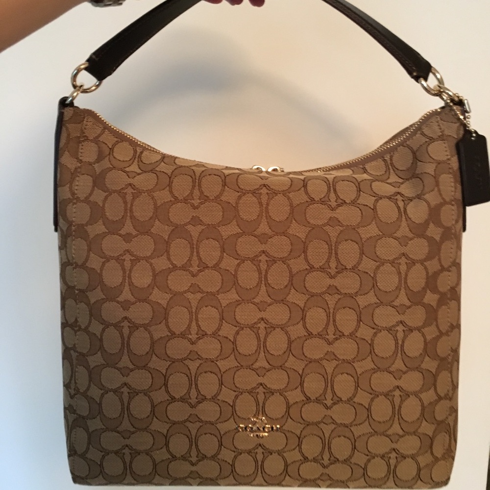Lovely Coach Handbag - Perfect for fall 🍂🍁🐿